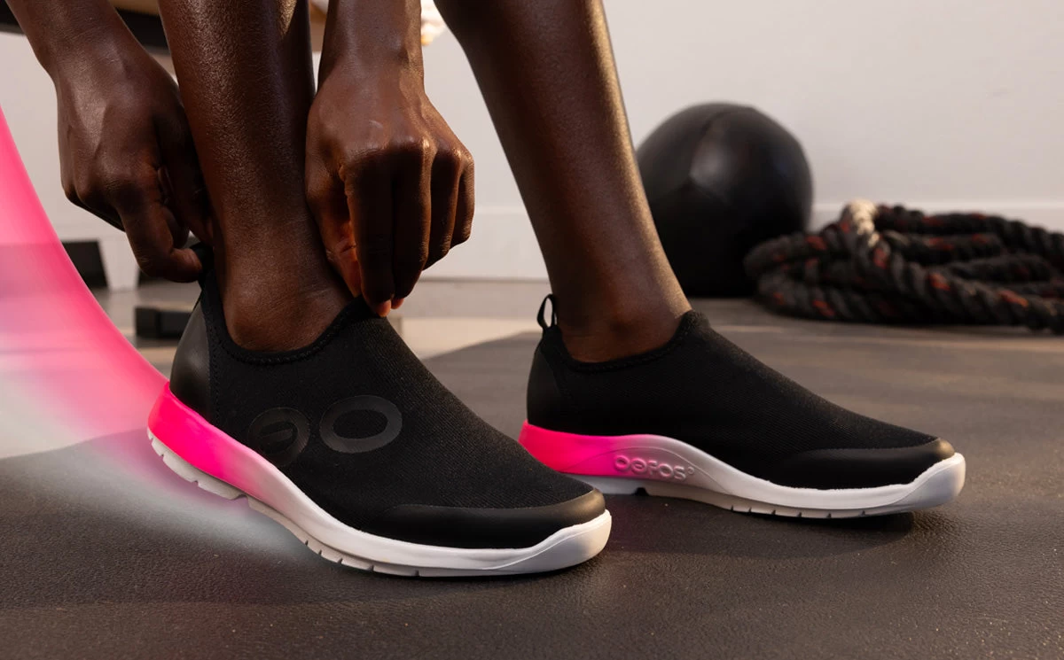 OOfos Women's OOmg Sport Low Shoe - Pink Fade 5 OOfos Women's OOmg Sport Low Shoe - Pink Fade - Image 5