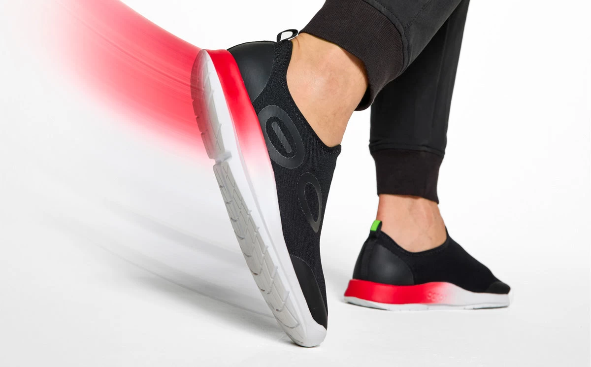 OOfos Men's OOmg Sport Low Shoe - Fire Fade 4 OOfos Men's OOmg Sport Low Shoe - Fire Fade - Image 4