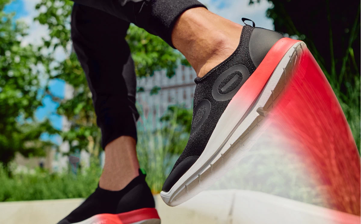 OOfos Men's OOmg Sport Low Shoe - Fire Fade 5 OOfos Men's OOmg Sport Low Shoe - Fire Fade - Image 5